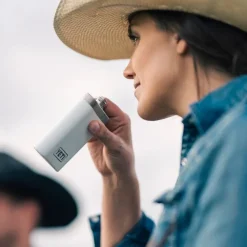 YETI - Rambler Flask Lommelærke // Navy